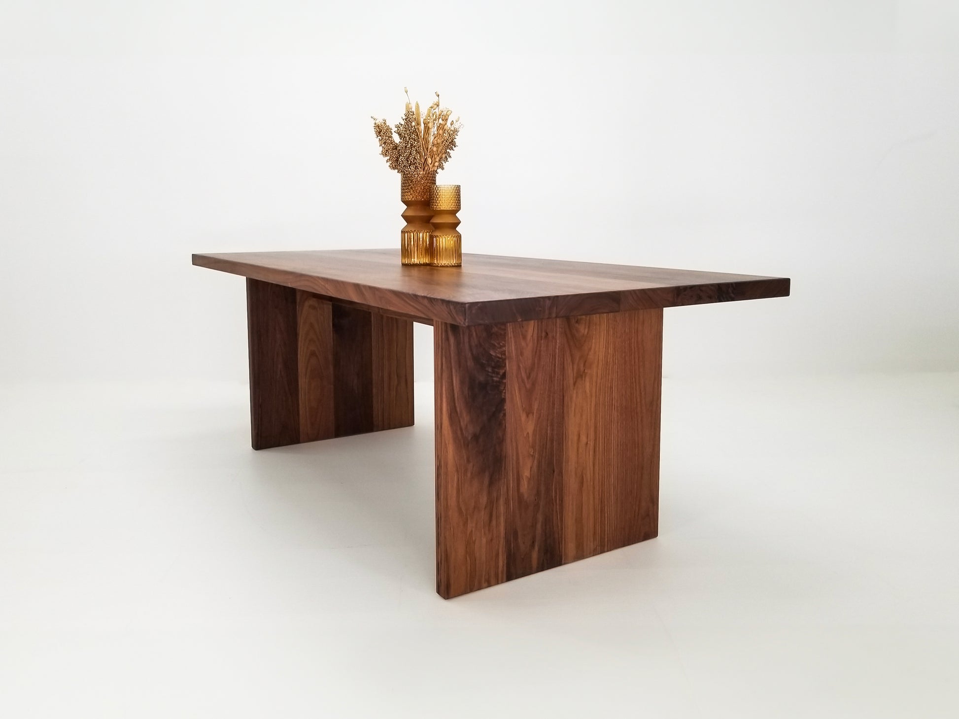 LILY Deluxe Dining Table in walnut – 2 inch thick top