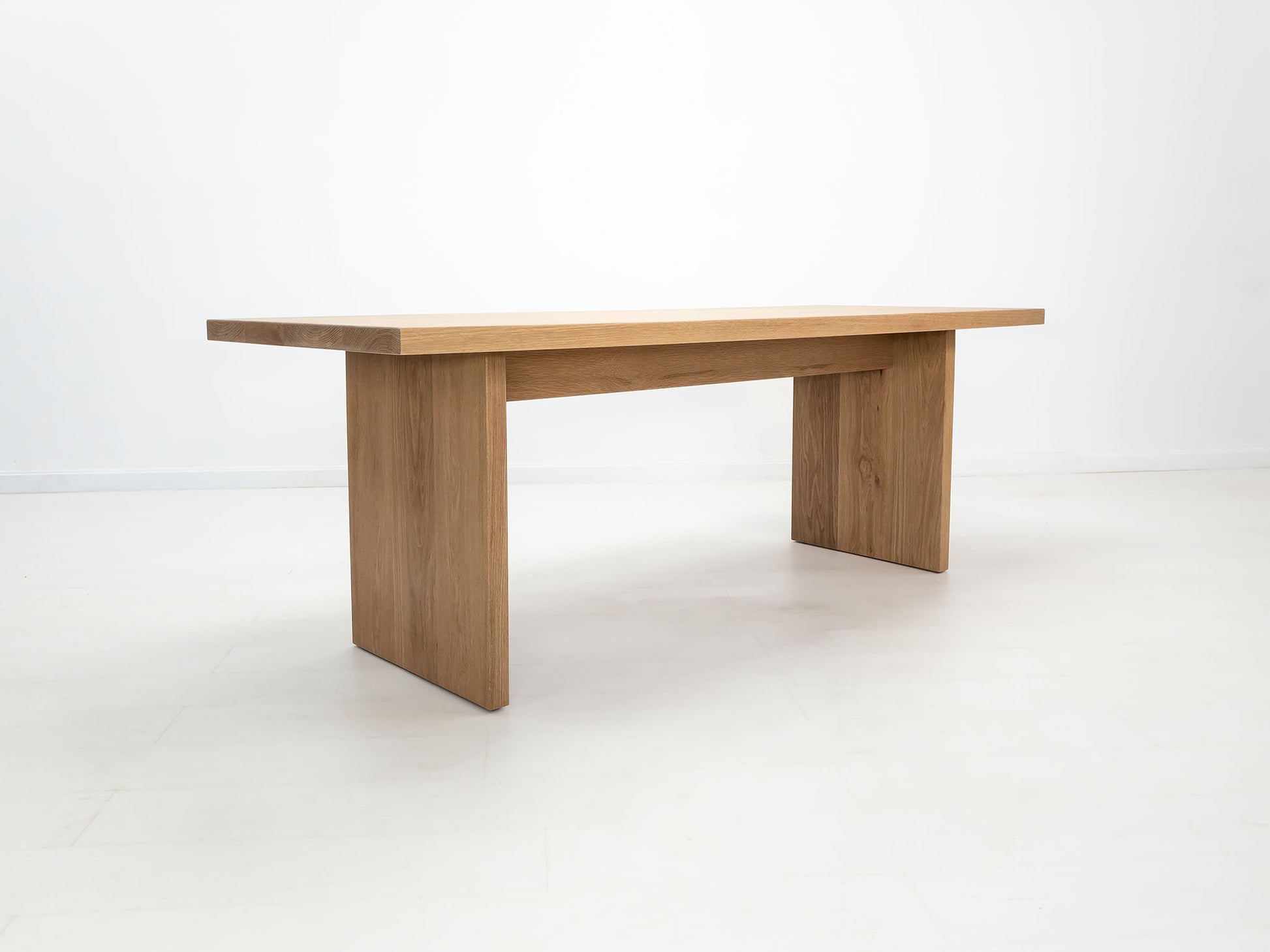 LILY Deluxe Dining Table in white oak – 2 inch thick top