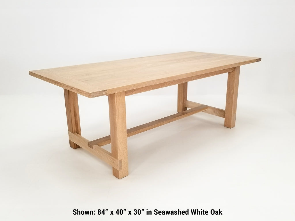 Rémy table photographed in bright studio, highlighting clean lines and natural grain.
