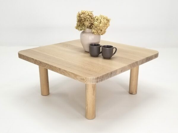 A seawashed, quarter-sawn white oak coffee table with vases and mugs.