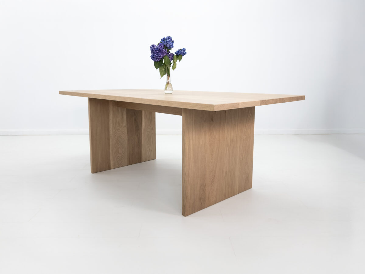 Modern farmhouse LILY dining table with adjustable leg placement