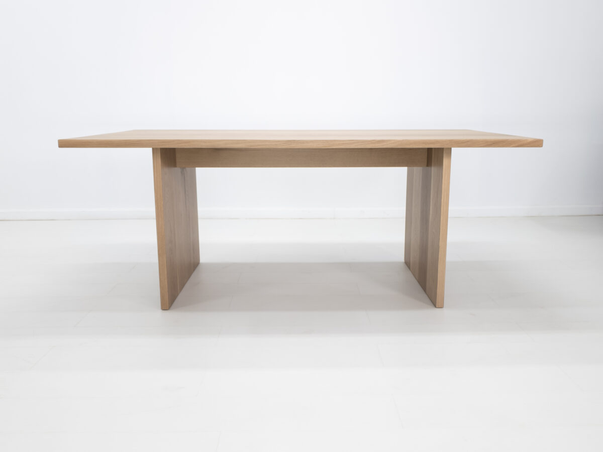 Modern farmhouse LILY dining table with adjustable leg placement