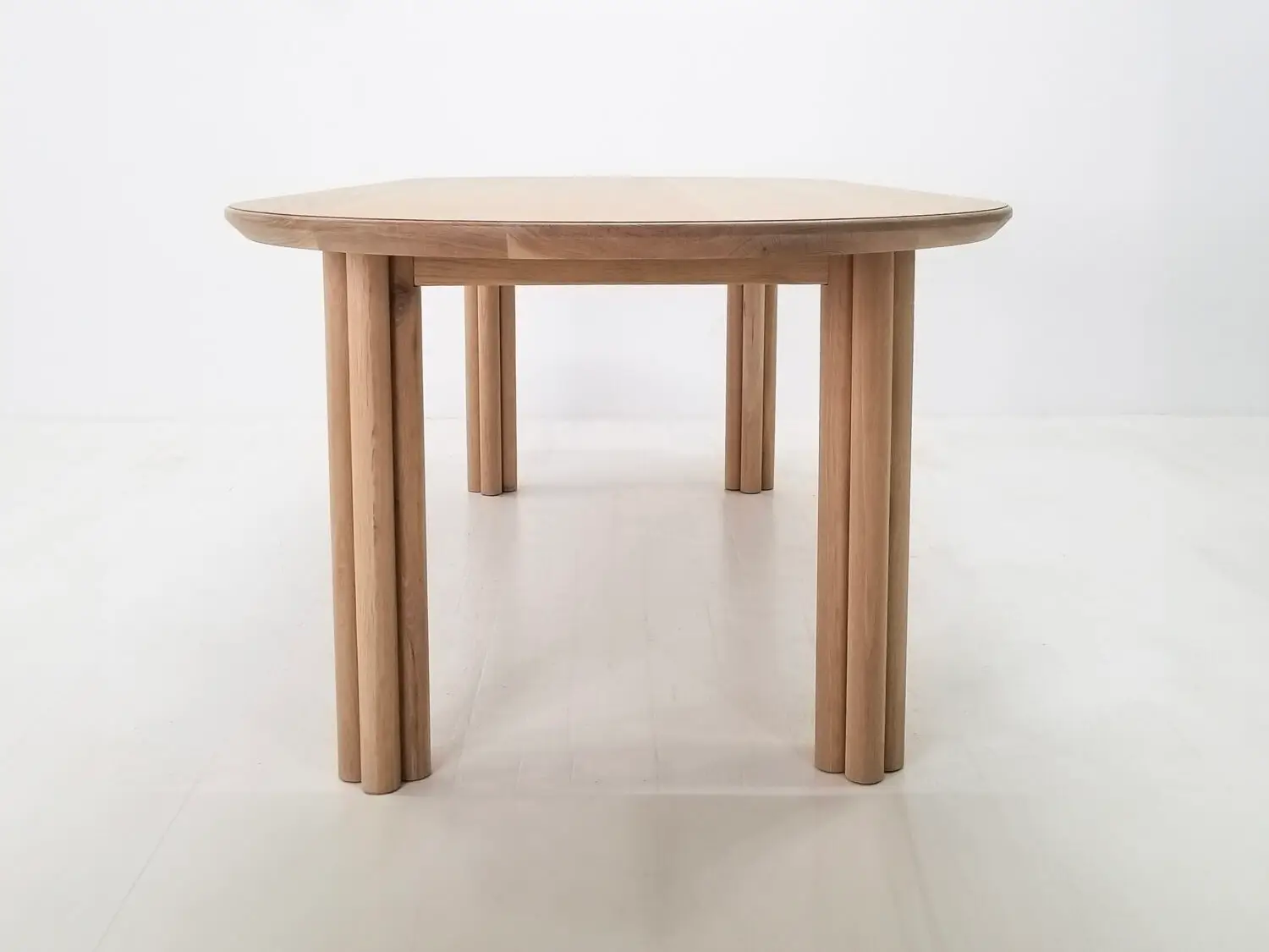 Detail of the BEAU tables base featuring expertly crafted cylinder legs for stability and style