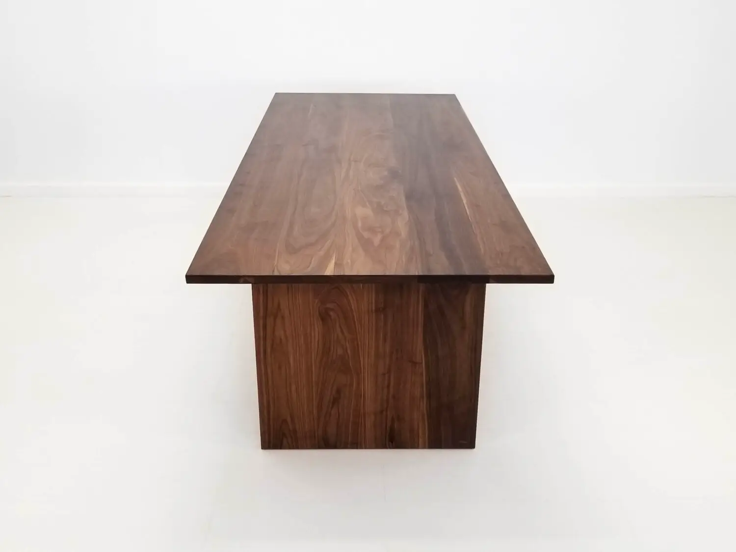 LILY dining table in premium American hardwoods with a seamless 1 inch thick plank top