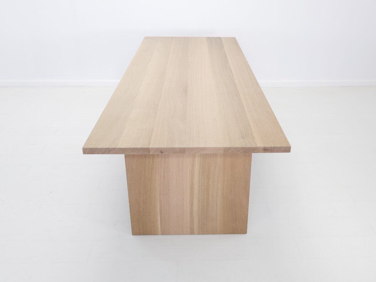 Modern farmhouse LILY dining table with adjustable leg placement