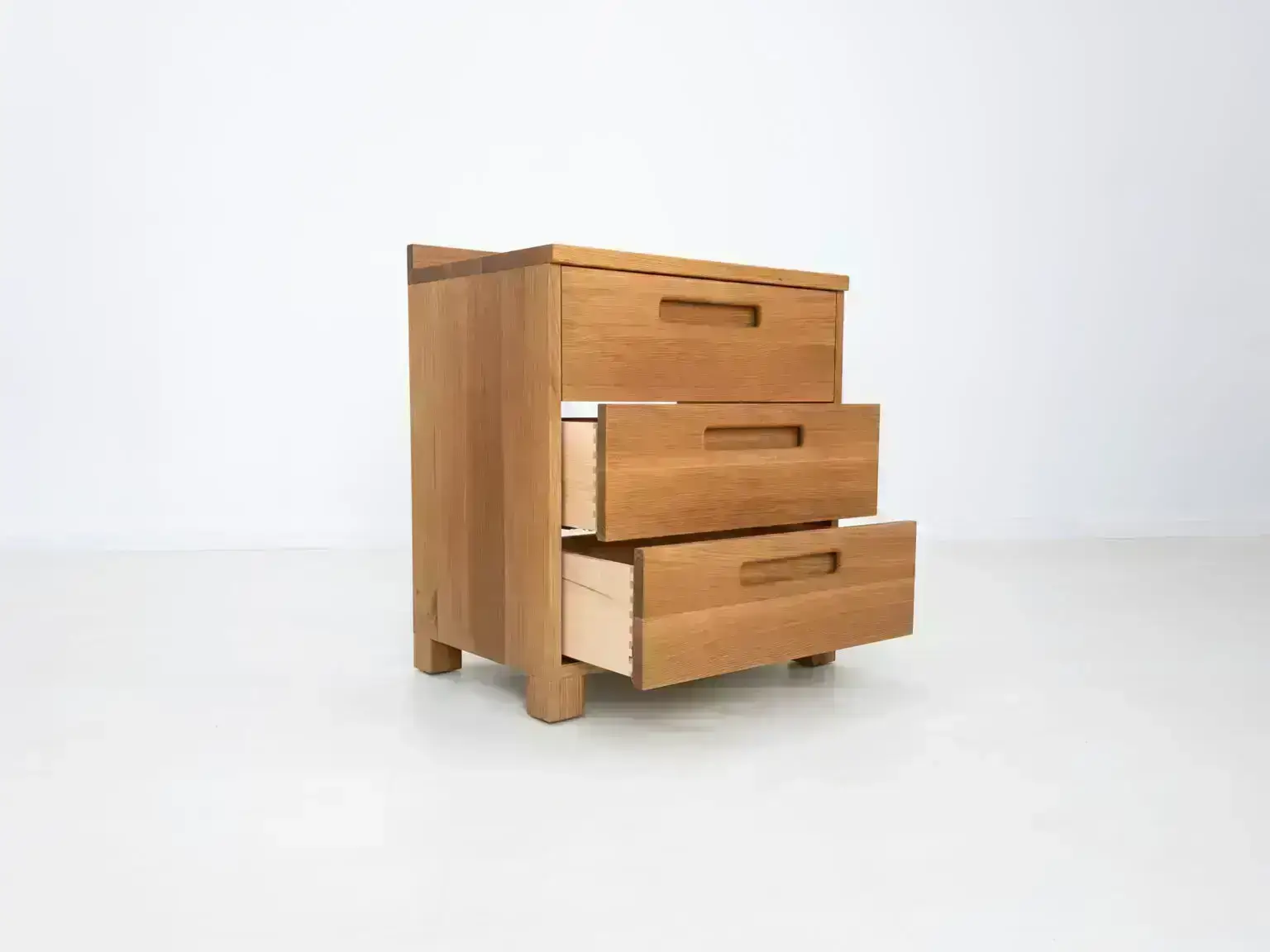 Modern white oak bathroom vanity featuring dovetail joinery and recessed pulls